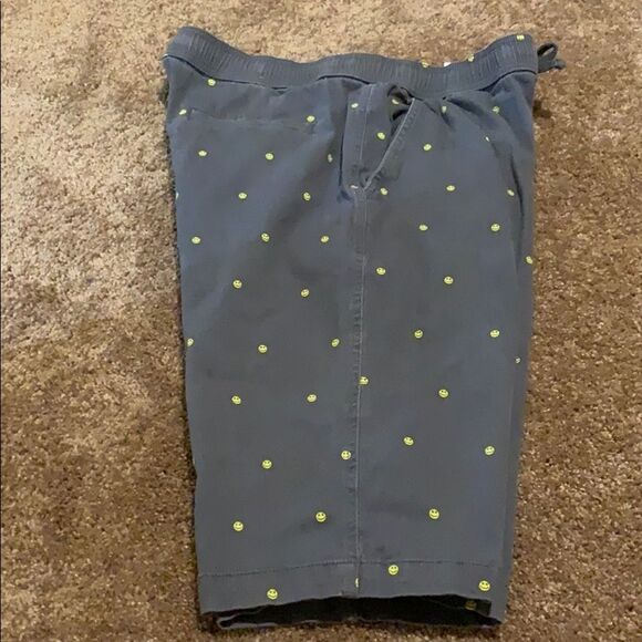 Men’s happy face emoji shorts. Modern culture - Picture 2 of 11